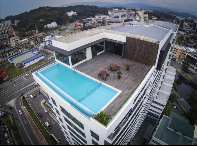 קוטה קינבלו Sky Suite Top Floor With Rooftop Pool & Gym מראה חיצוני תמונה
